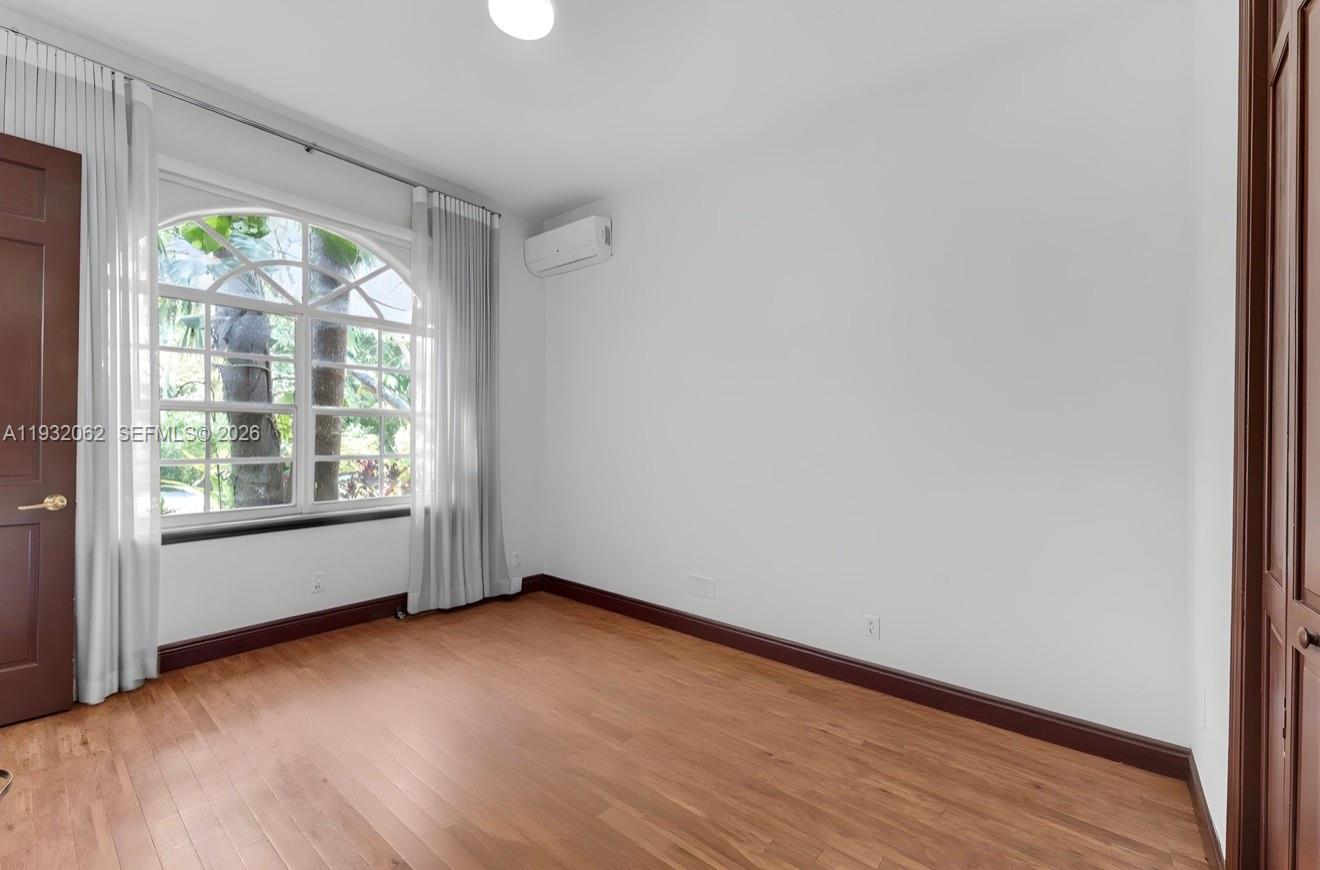 11825 S Mitchell Manor Cir
