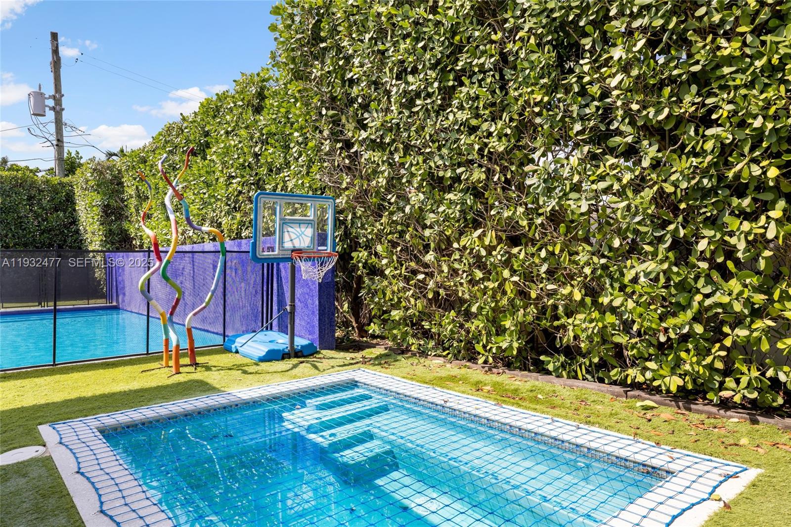 6420 Pinetree Drive Cir