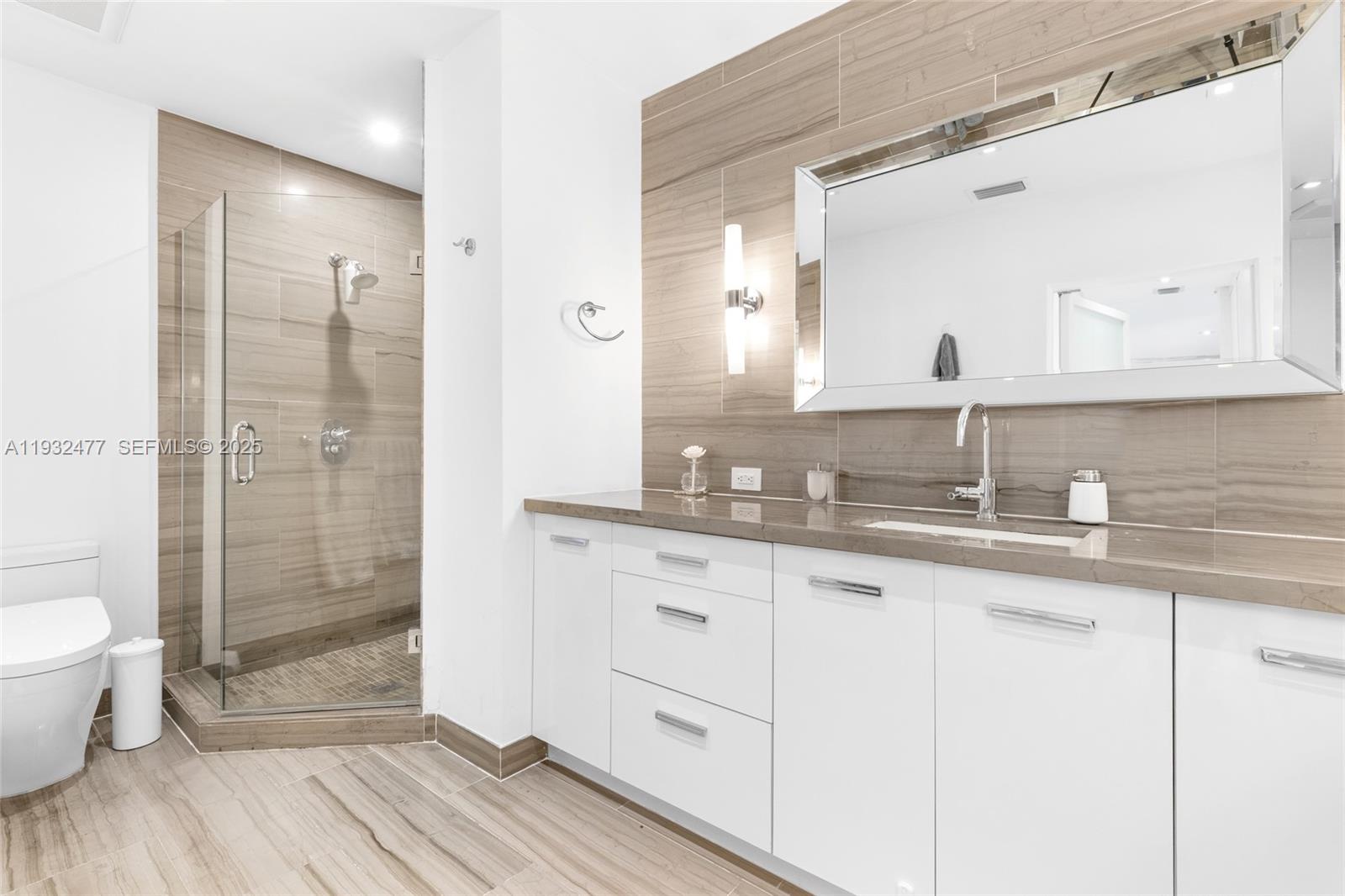 6420 Pinetree Drive Cir