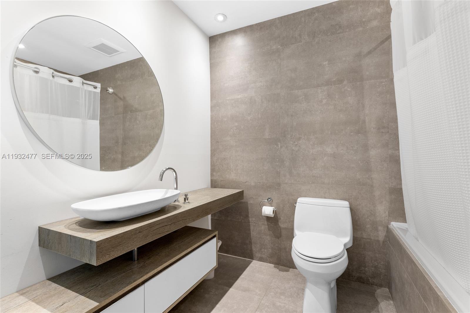 6420 Pinetree Drive Cir