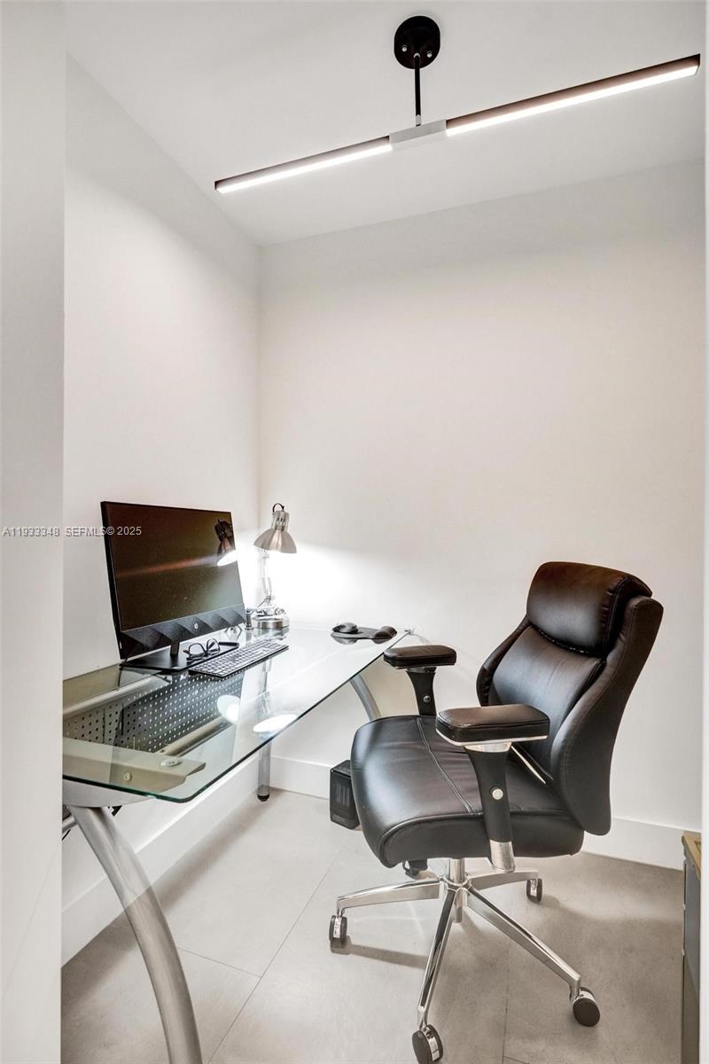 1800 NE 114th St # 1007