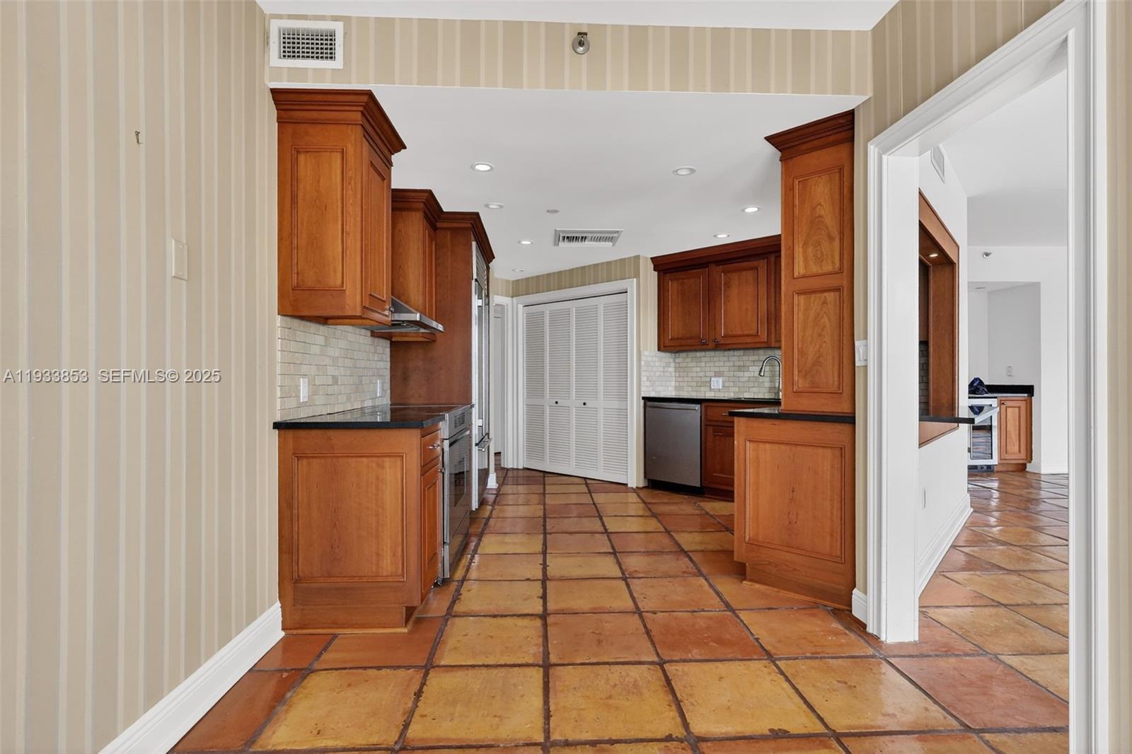 4000 Island Blvd # 1507