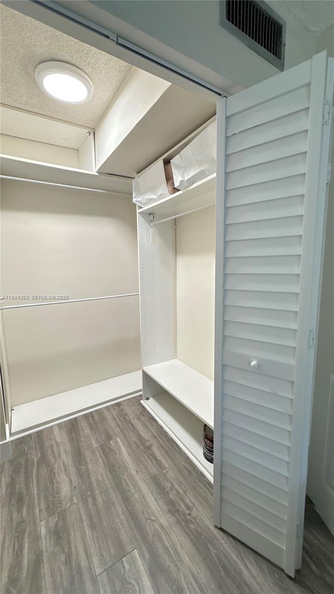 2935 NE 163rd St # 3P