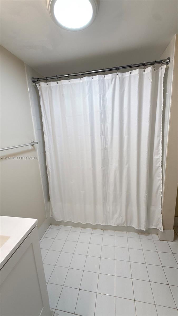 2935 NE 163rd St # 3P