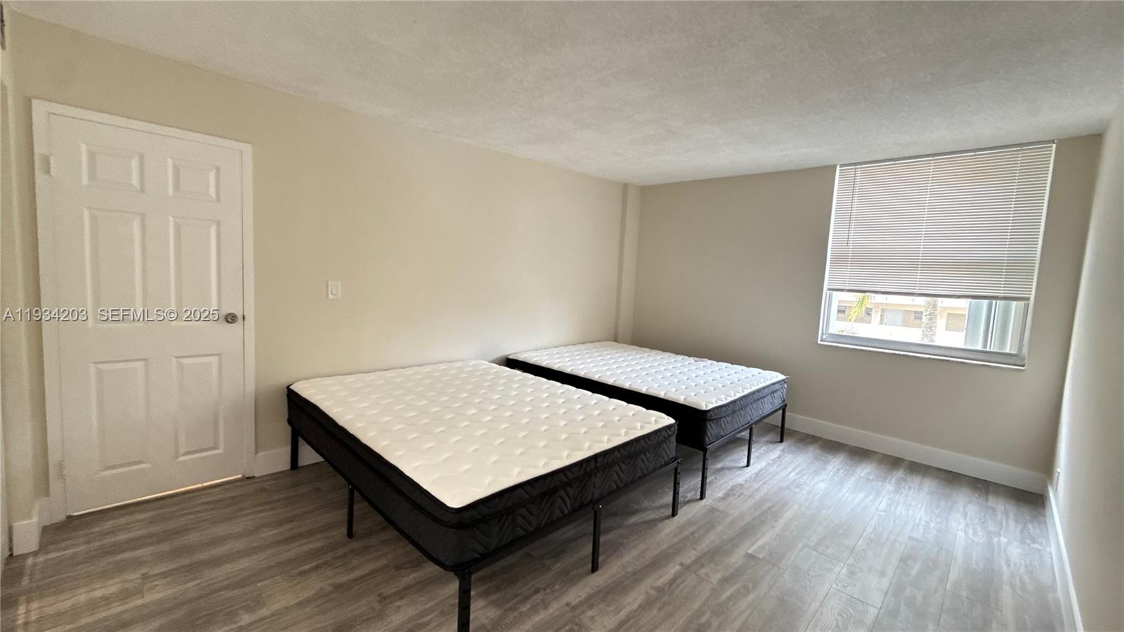 2935 NE 163rd St # 3P