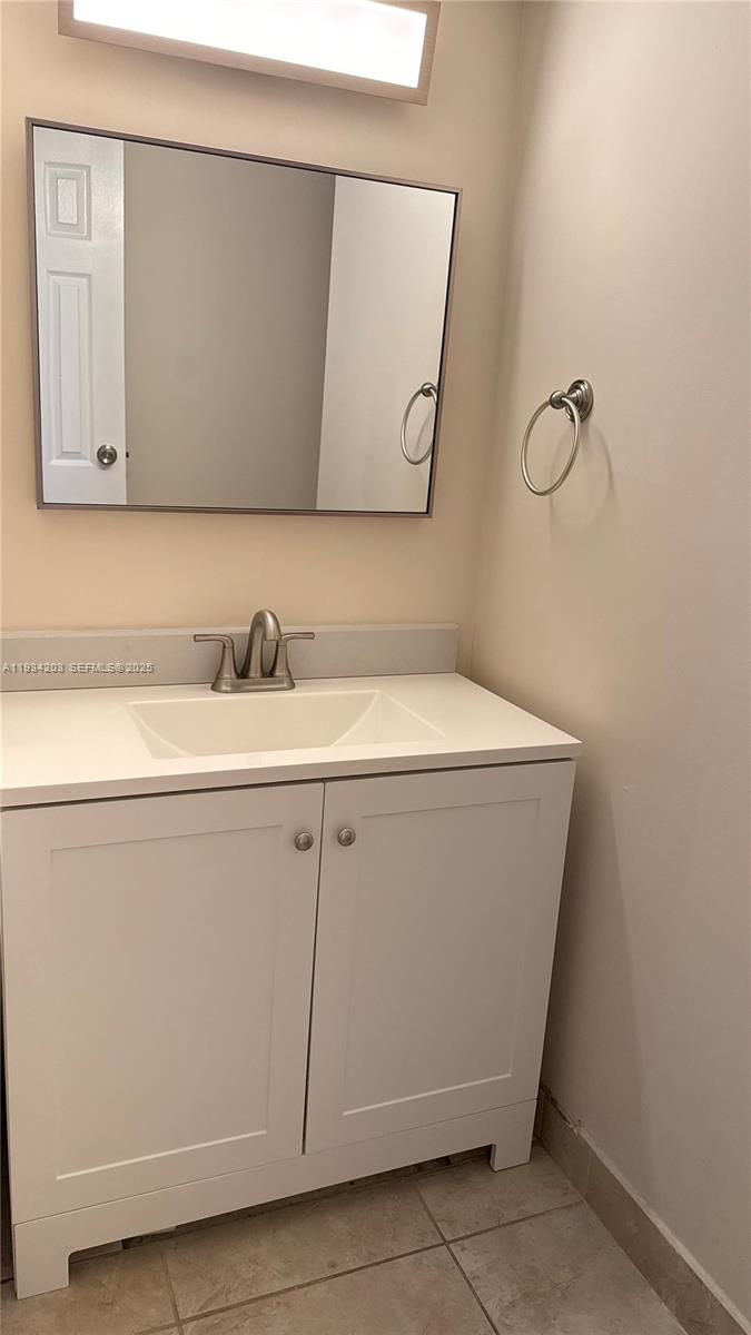 2935 NE 163rd St # 3P