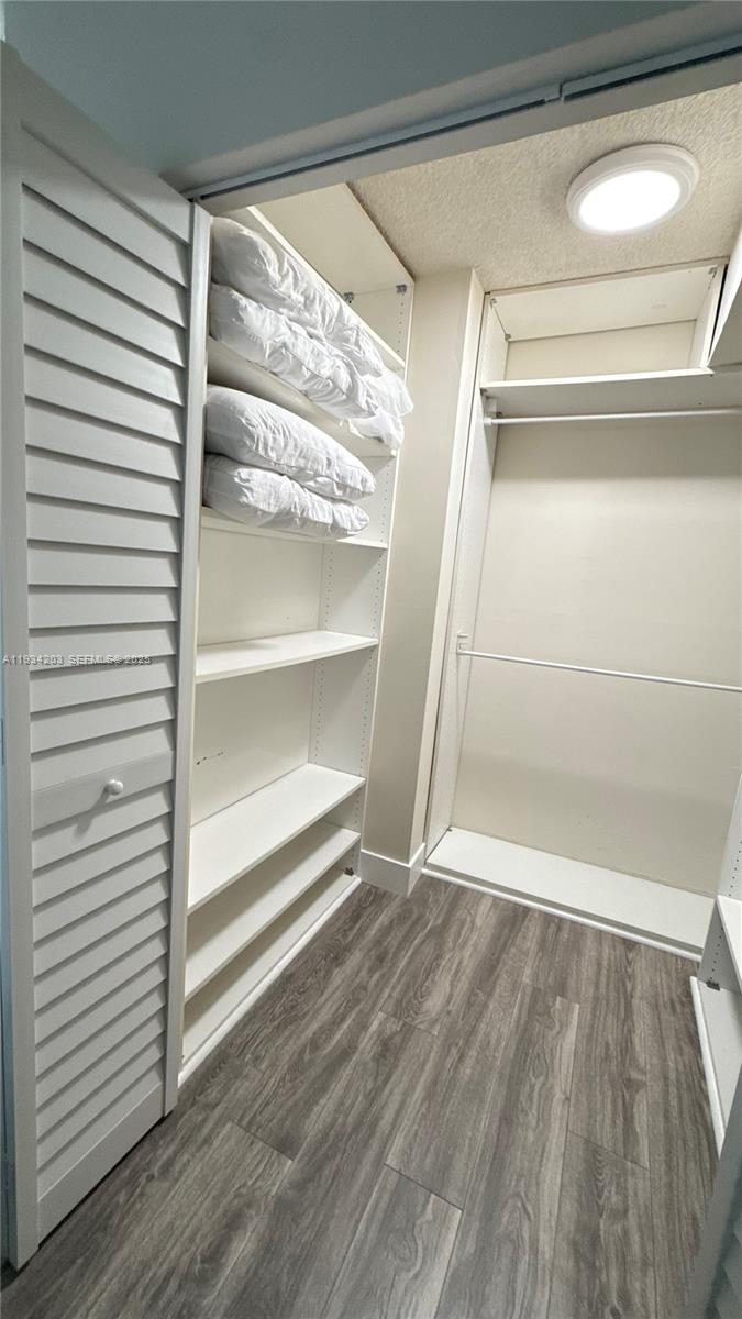 2935 NE 163rd St # 3P