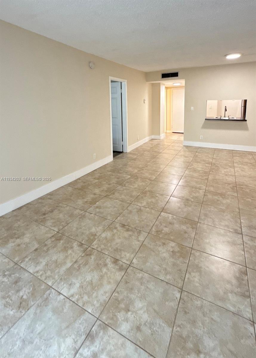 2935 NE 163rd St # 3P