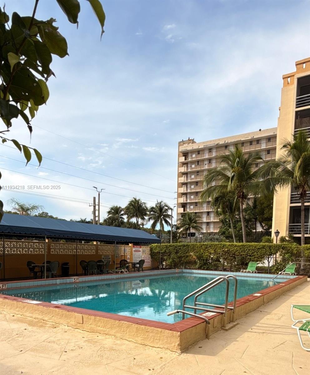 2935 NE 163rd St # 3P