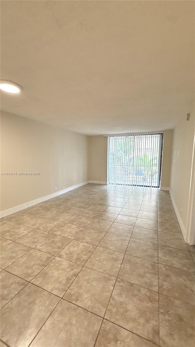 2935 NE 163rd St # 3P