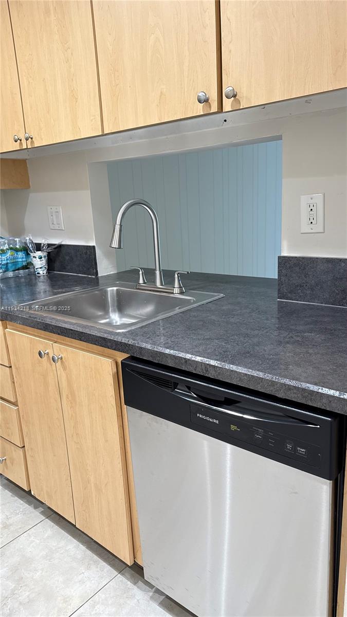 2935 NE 163rd St # 3P