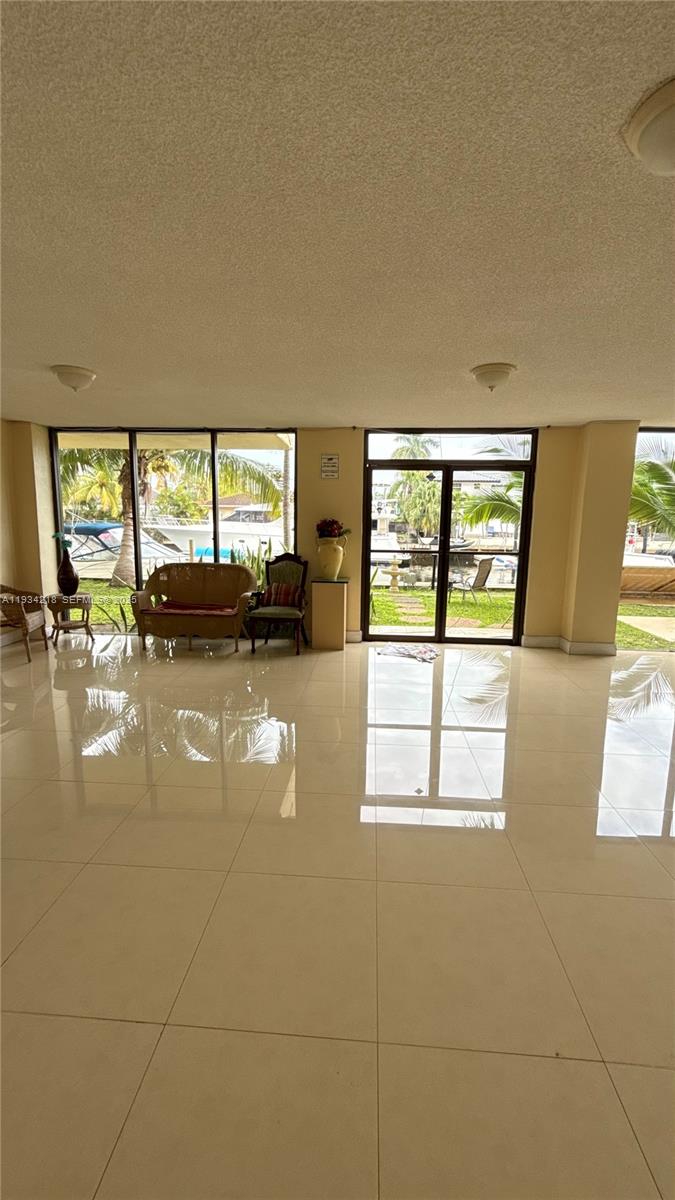 2935 NE 163rd St # 3P