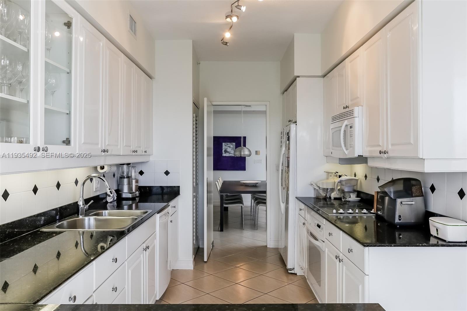 747 Crandon Blvd # 410