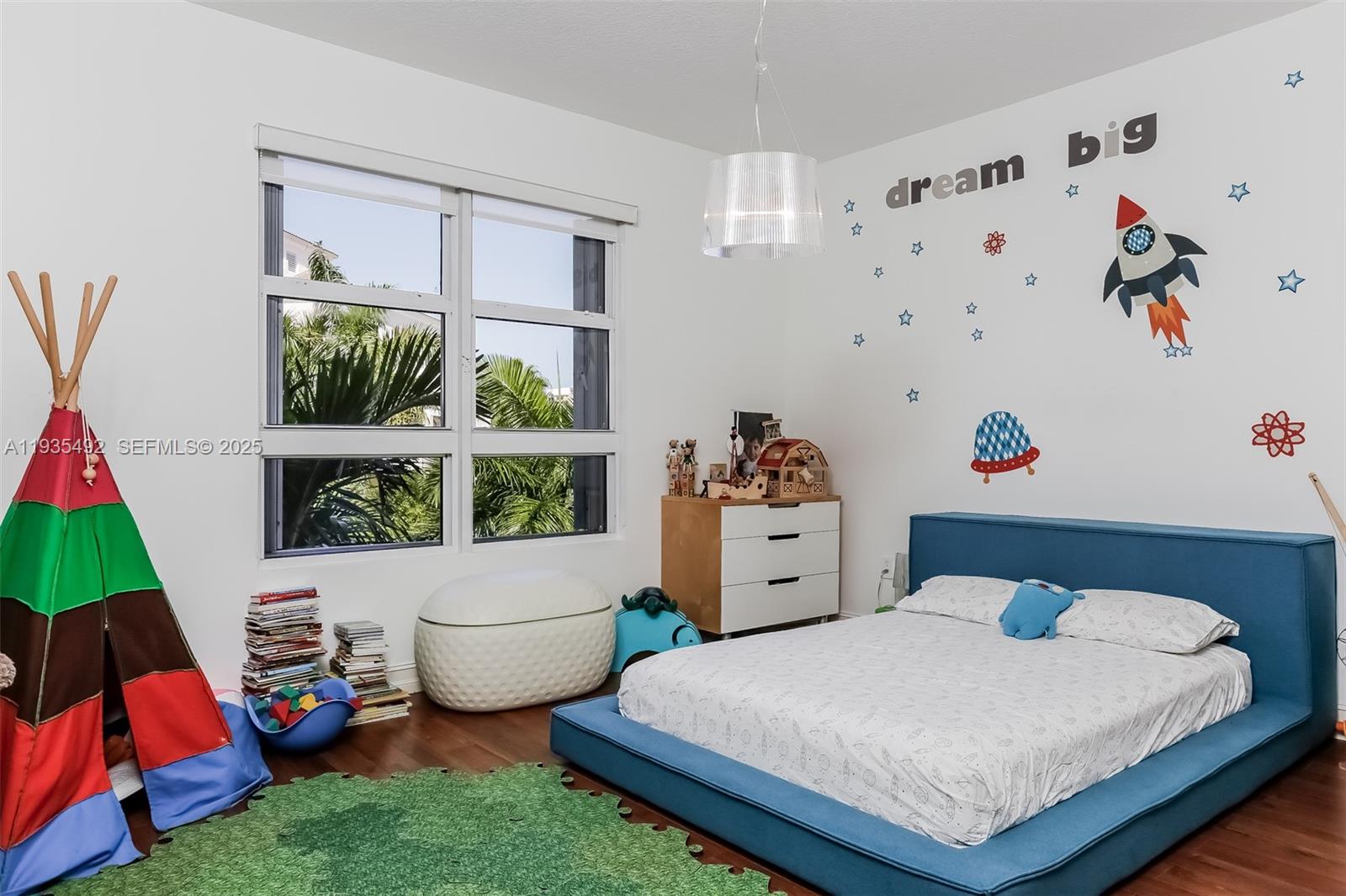 747 Crandon Blvd # 410