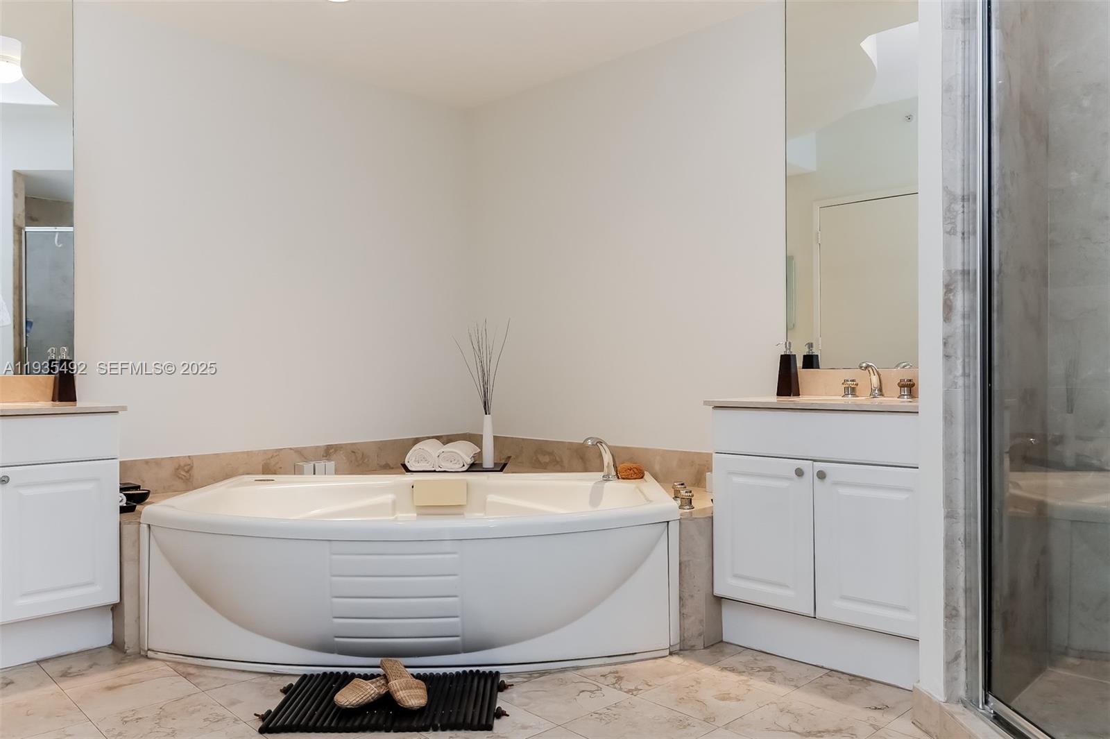 747 Crandon Blvd # 410