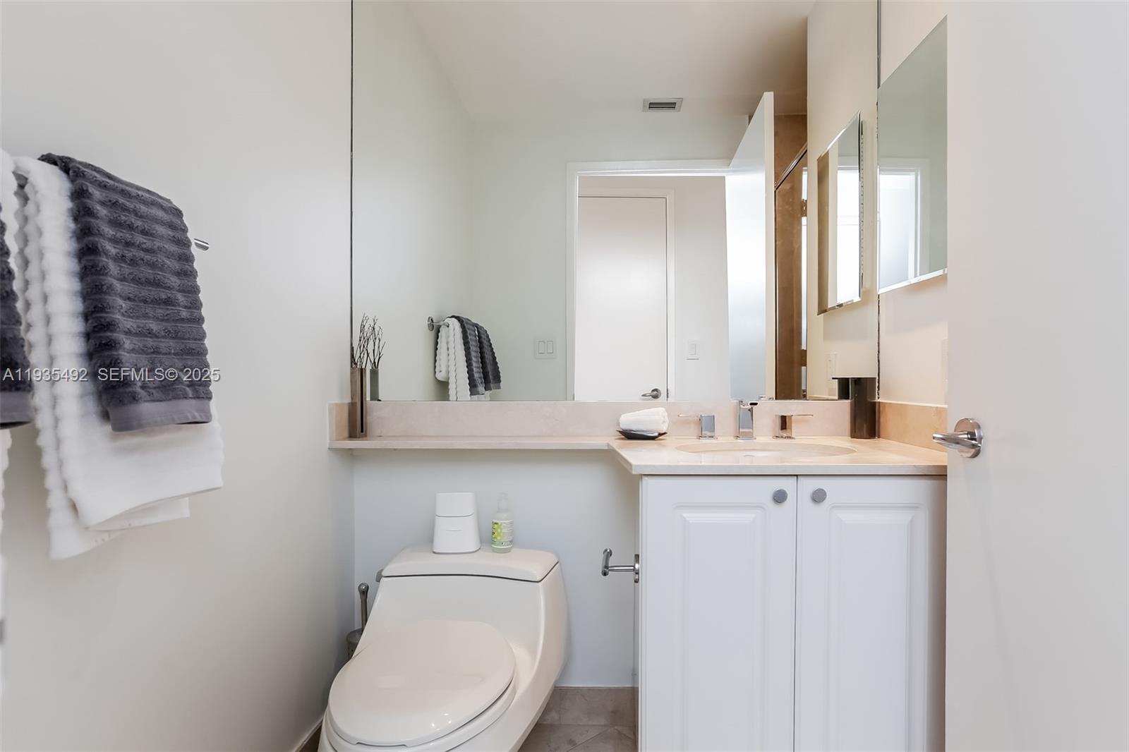 747 Crandon Blvd # 410