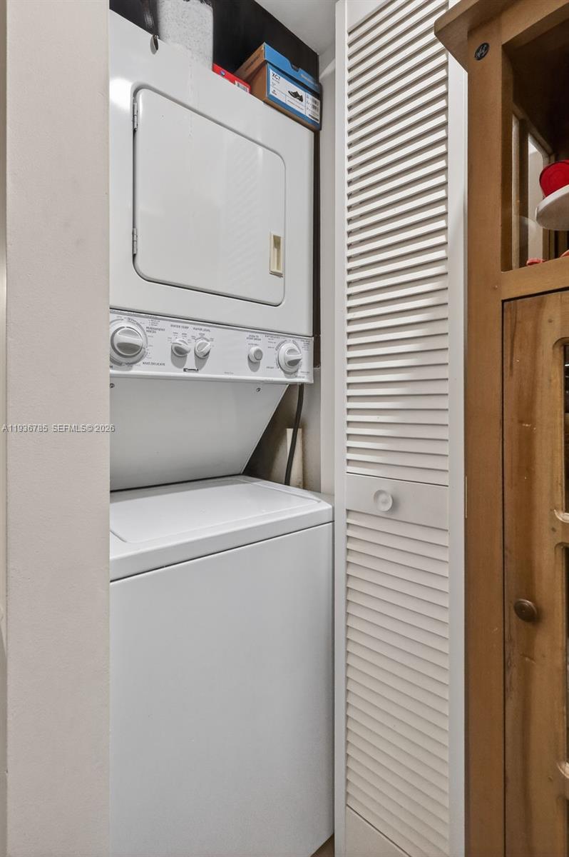 911 E Ponce De Leon Blvd # 1504