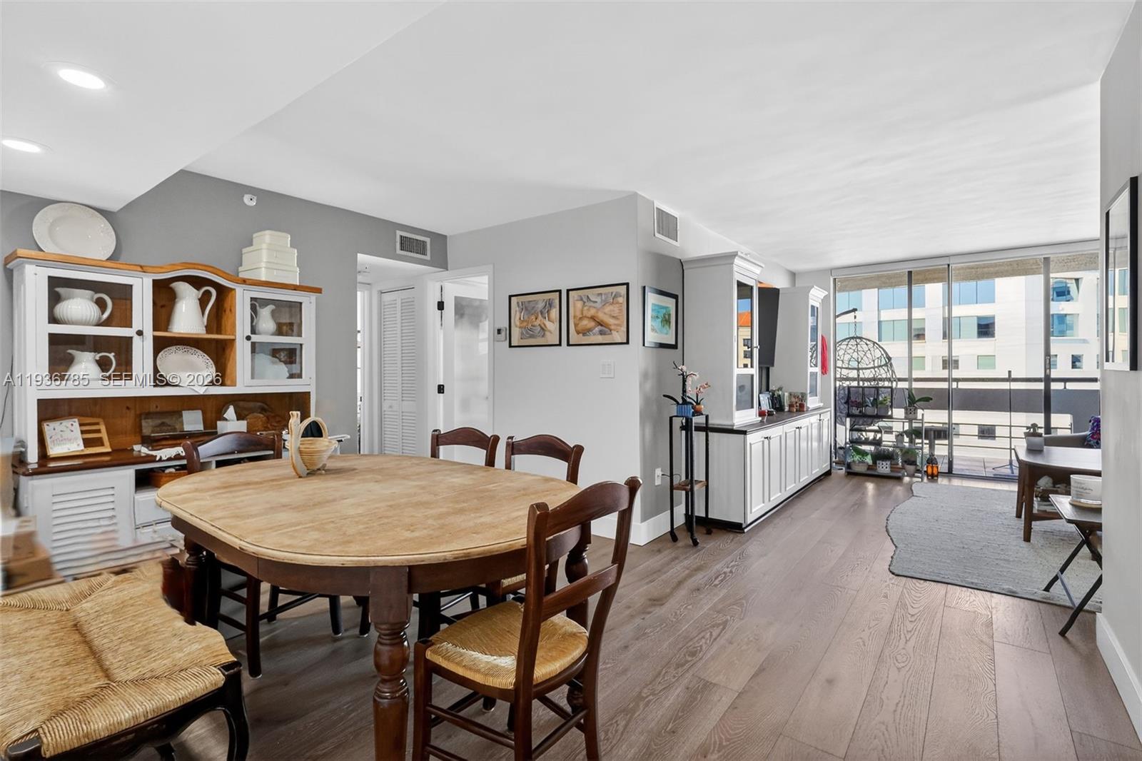 911 E Ponce De Leon Blvd # 1504