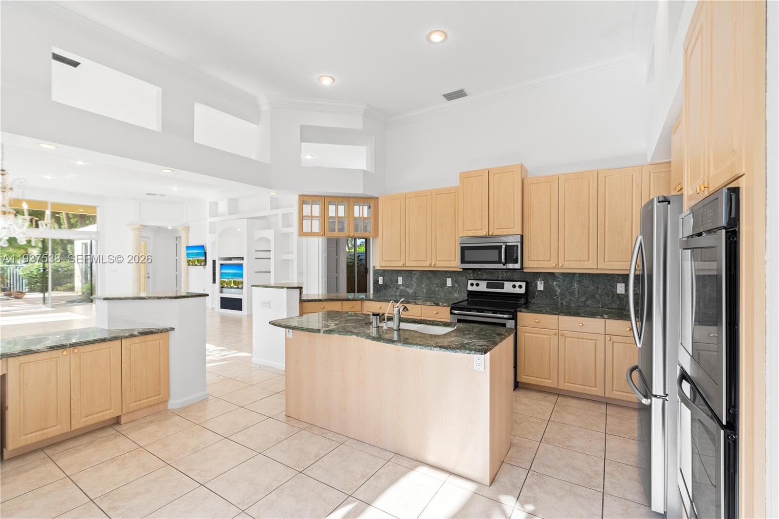 16053 Villa Vizcaya Pl