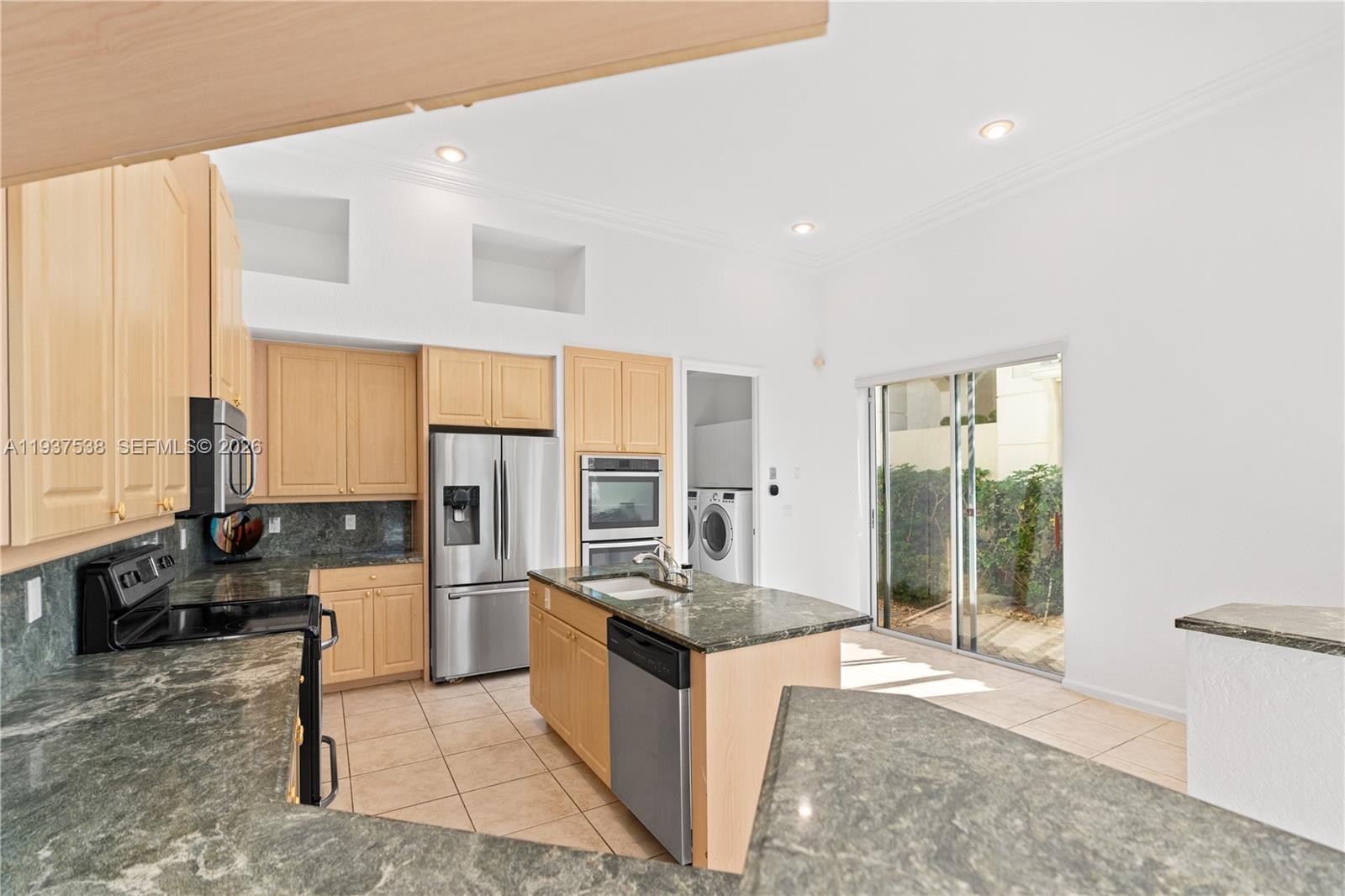 16053 Villa Vizcaya Pl