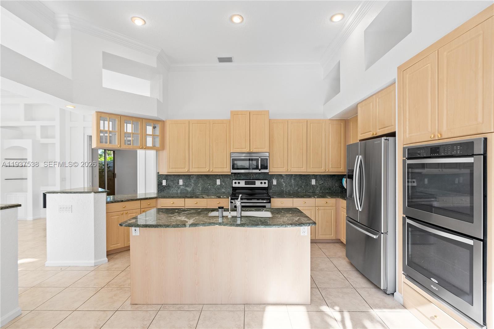 16053 Villa Vizcaya Pl