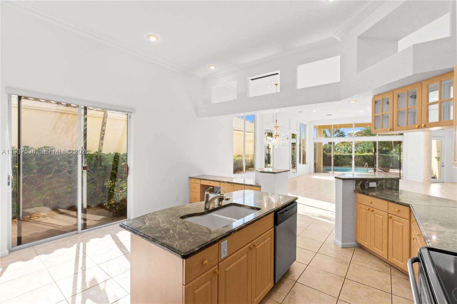 16053 Villa Vizcaya Pl