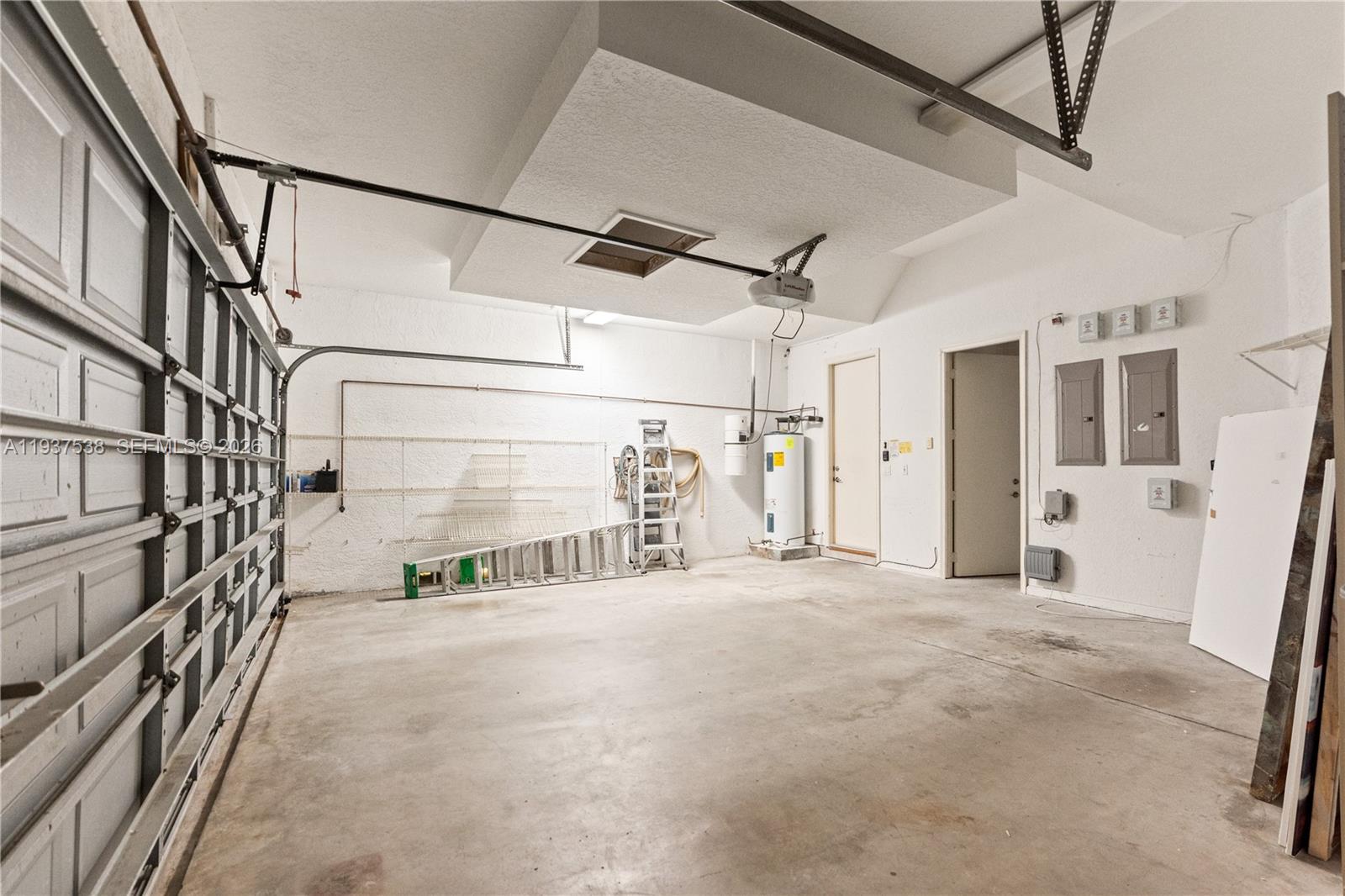 16053 Villa Vizcaya Pl