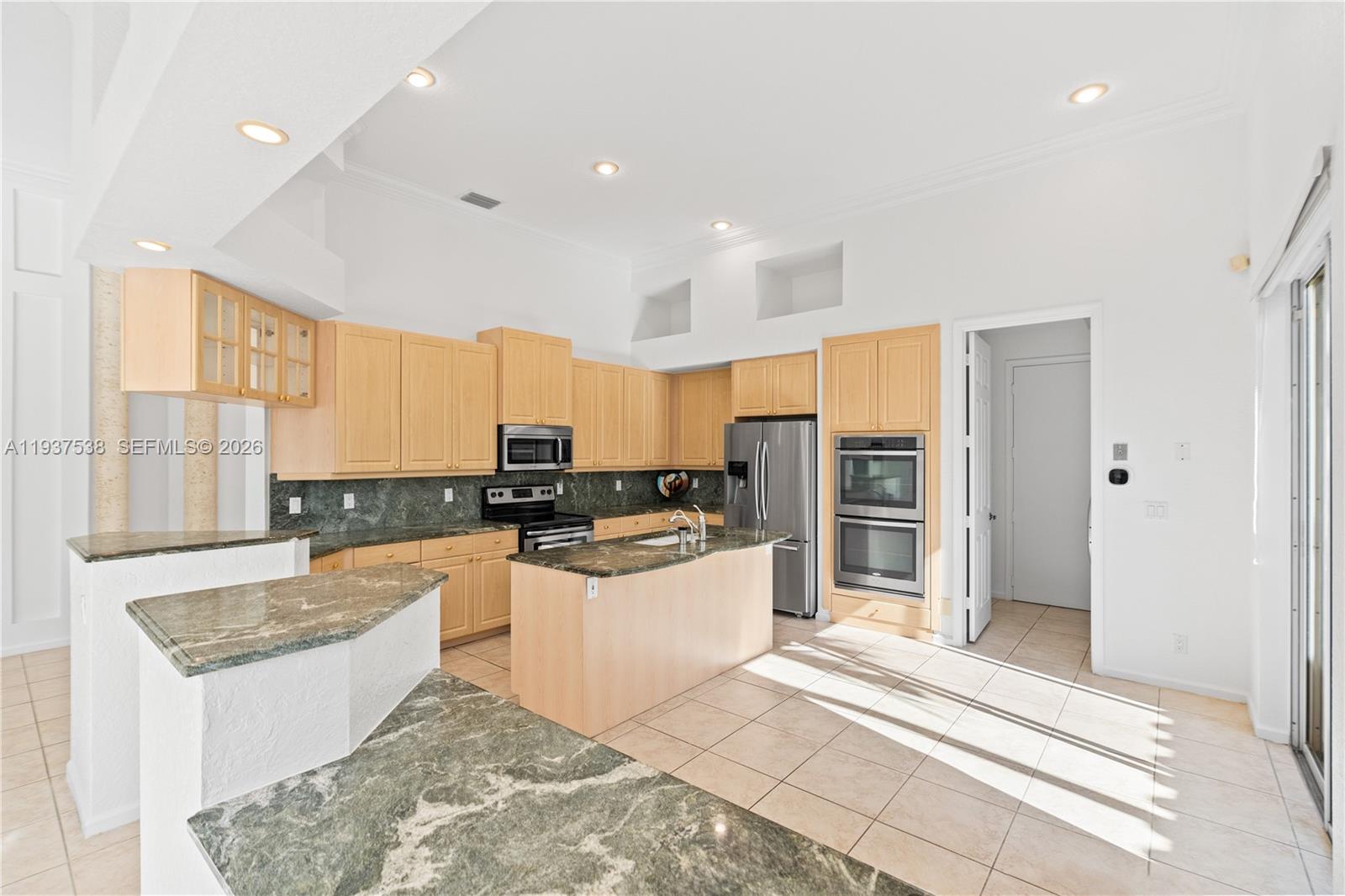 16053 Villa Vizcaya Pl