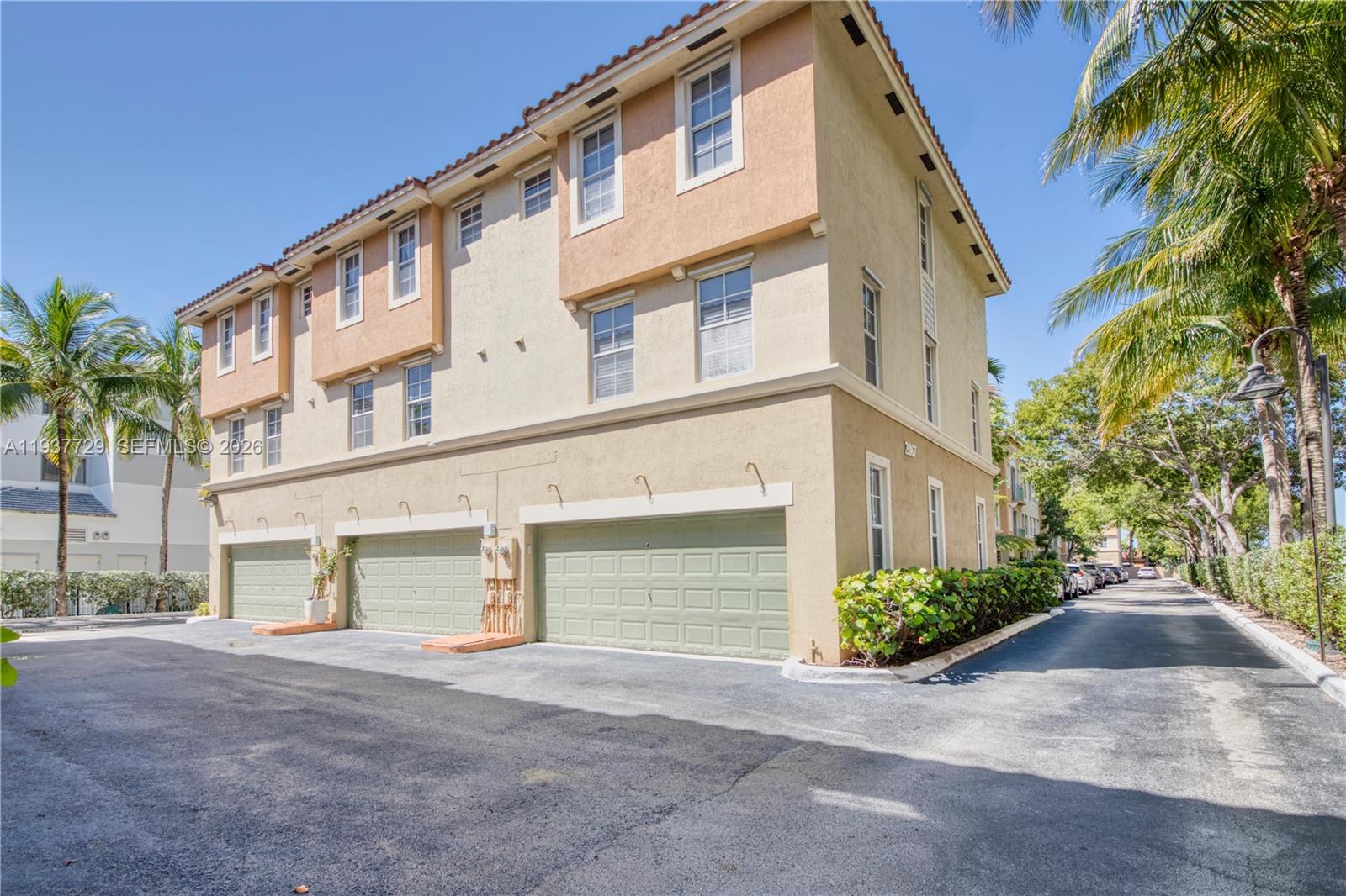 2067 S Ocean Dr Unit: TH5