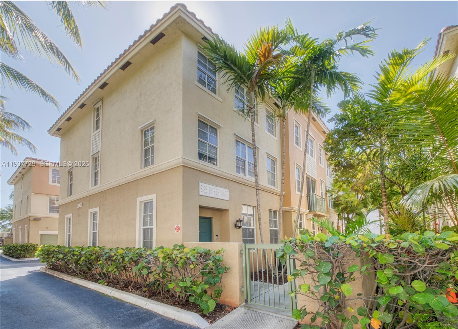 2067 S Ocean Dr Unit: TH5