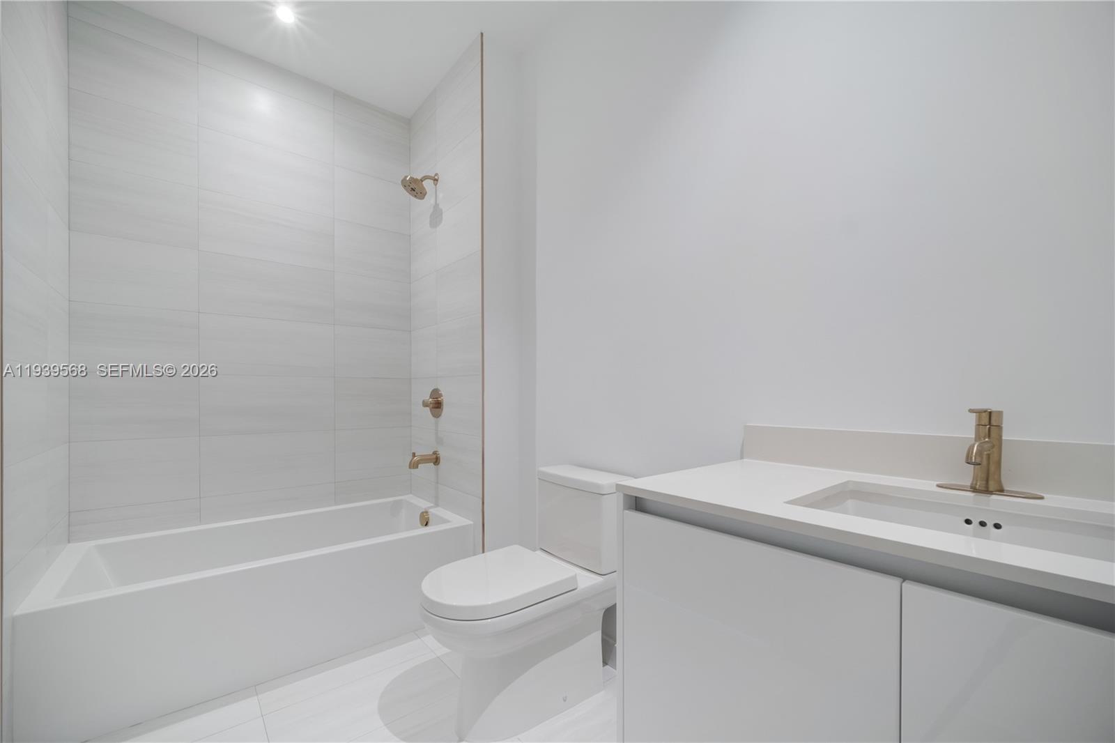 2655 S Bayshore Dr # 1602