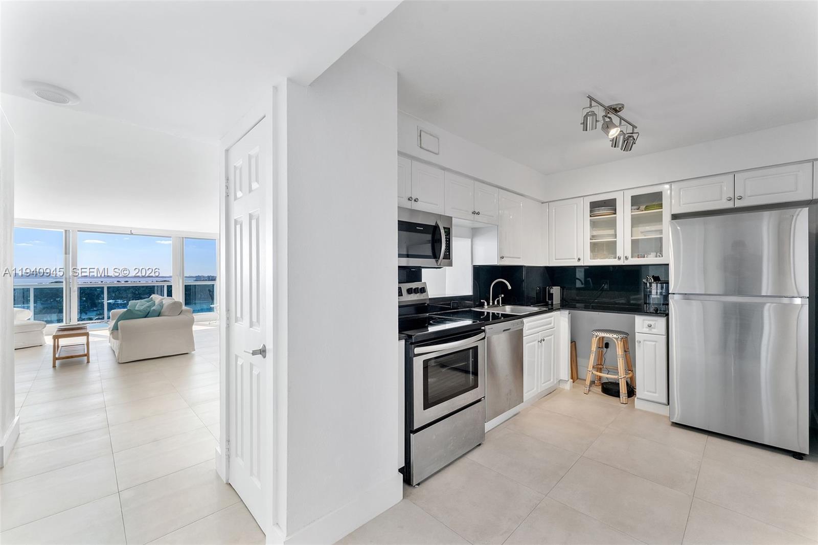 6770 Indian Creek Dr # 14J