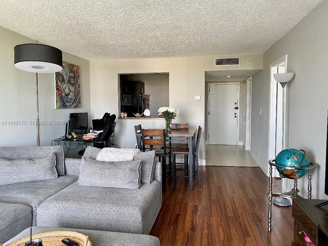 498 NW 165th St Rd # 507 Unit: D-507