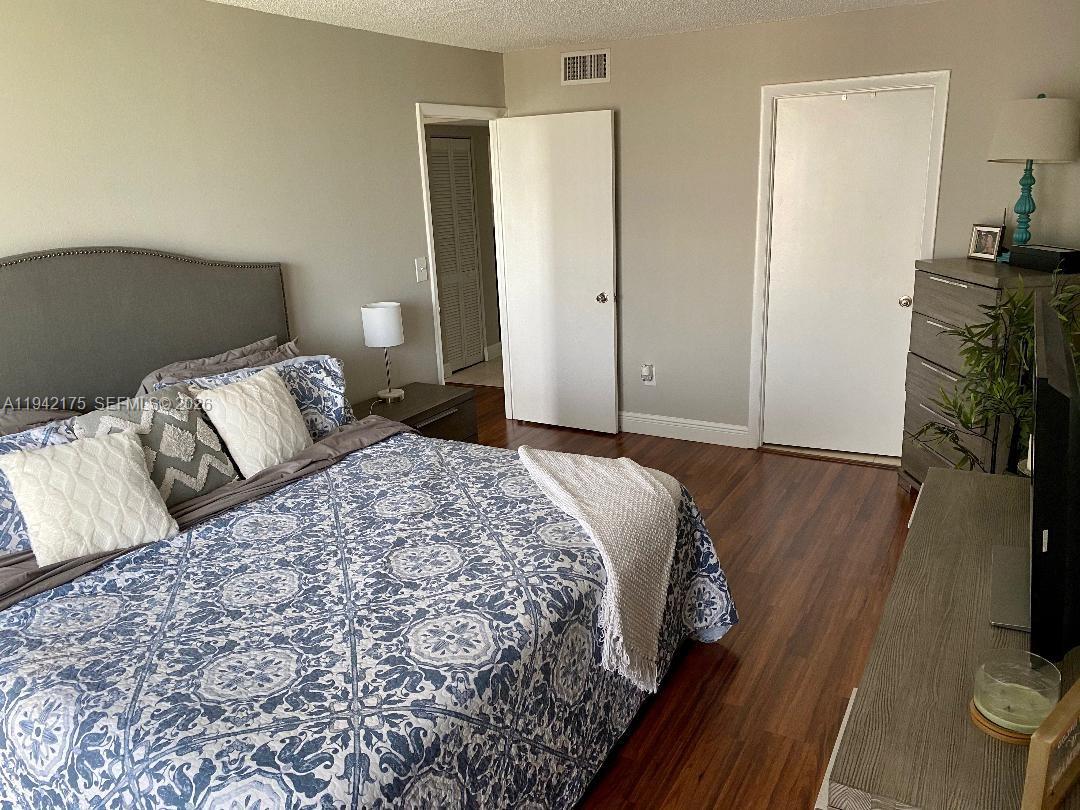 498 NW 165th St Rd # 507 Unit: D-507