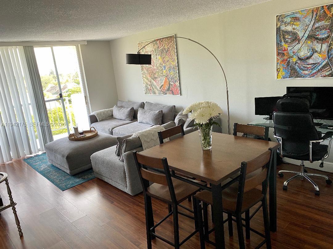 498 NW 165th St Rd # 507 Unit: D-507