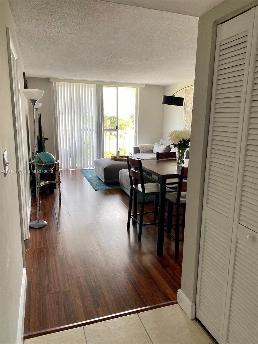 498 NW 165th St Rd # 507 Unit: D-507