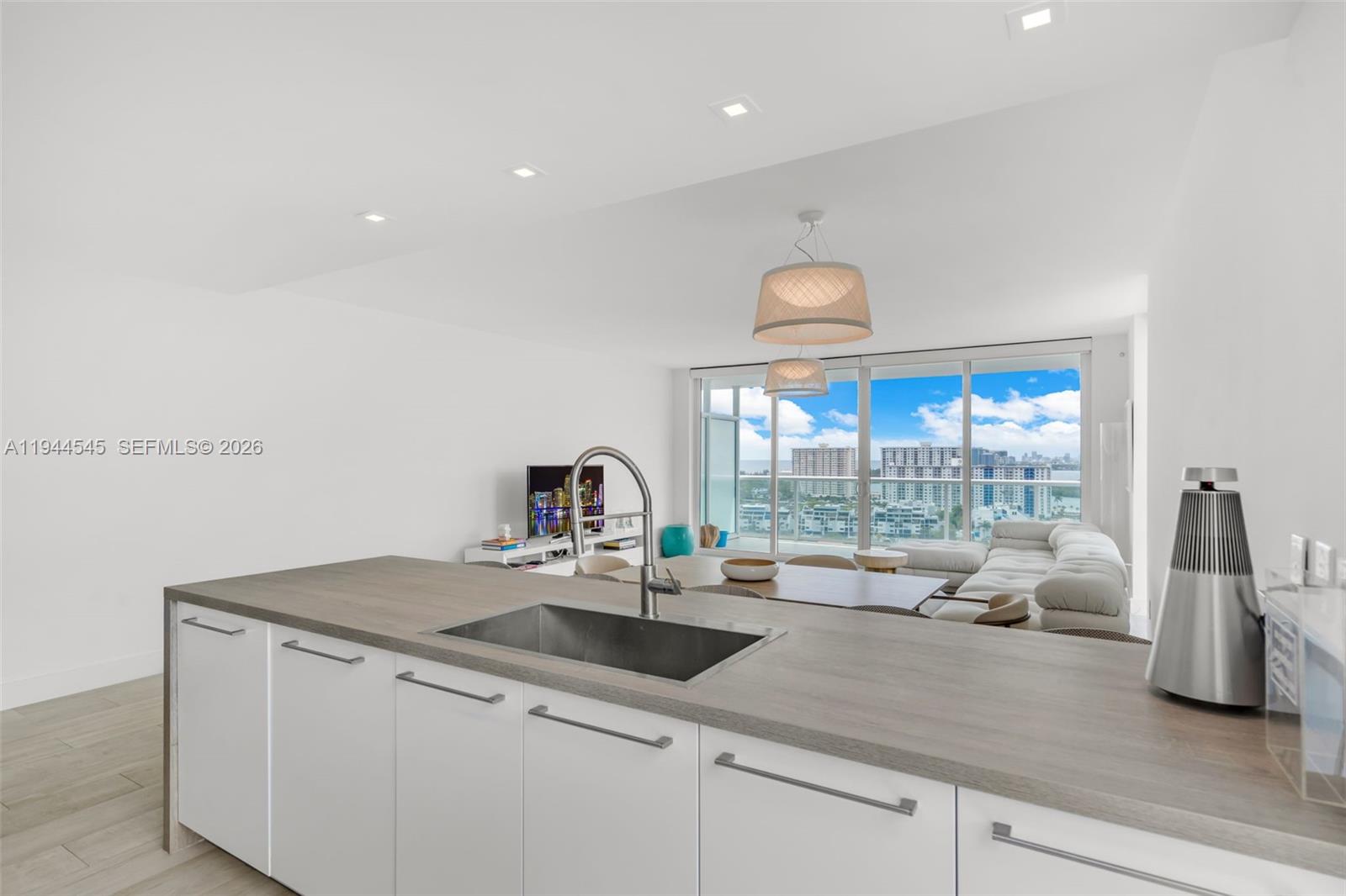 400 Sunny Isles Blvd # 1801