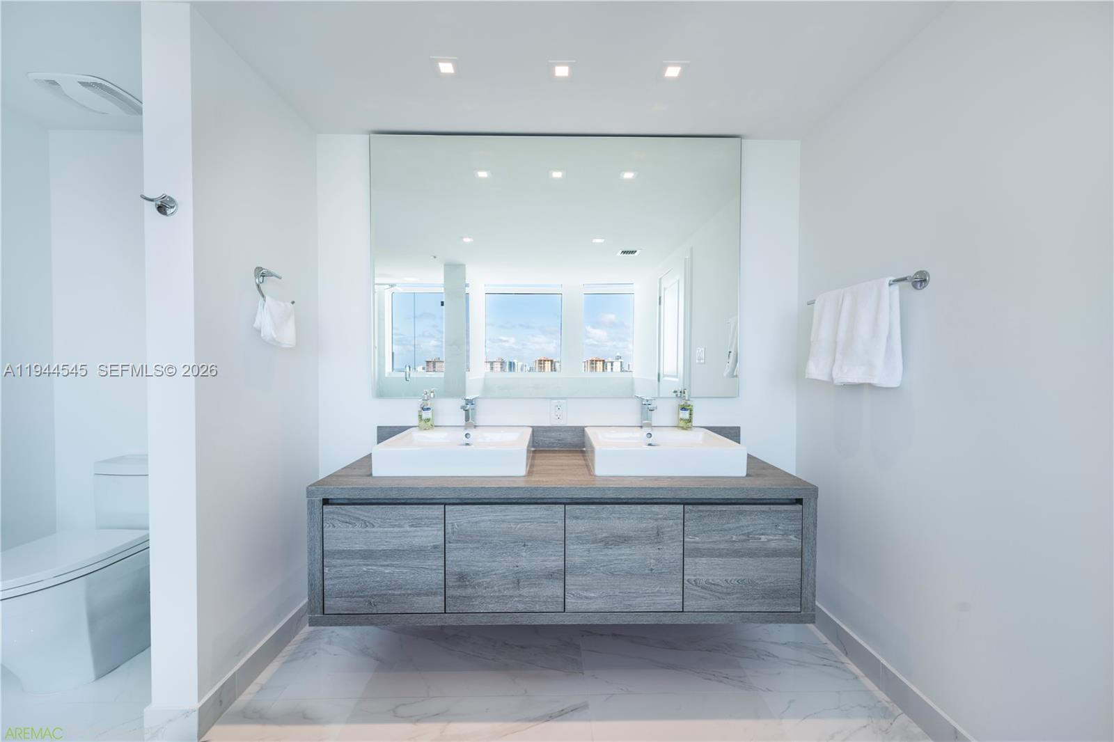 400 Sunny Isles Blvd # 1801