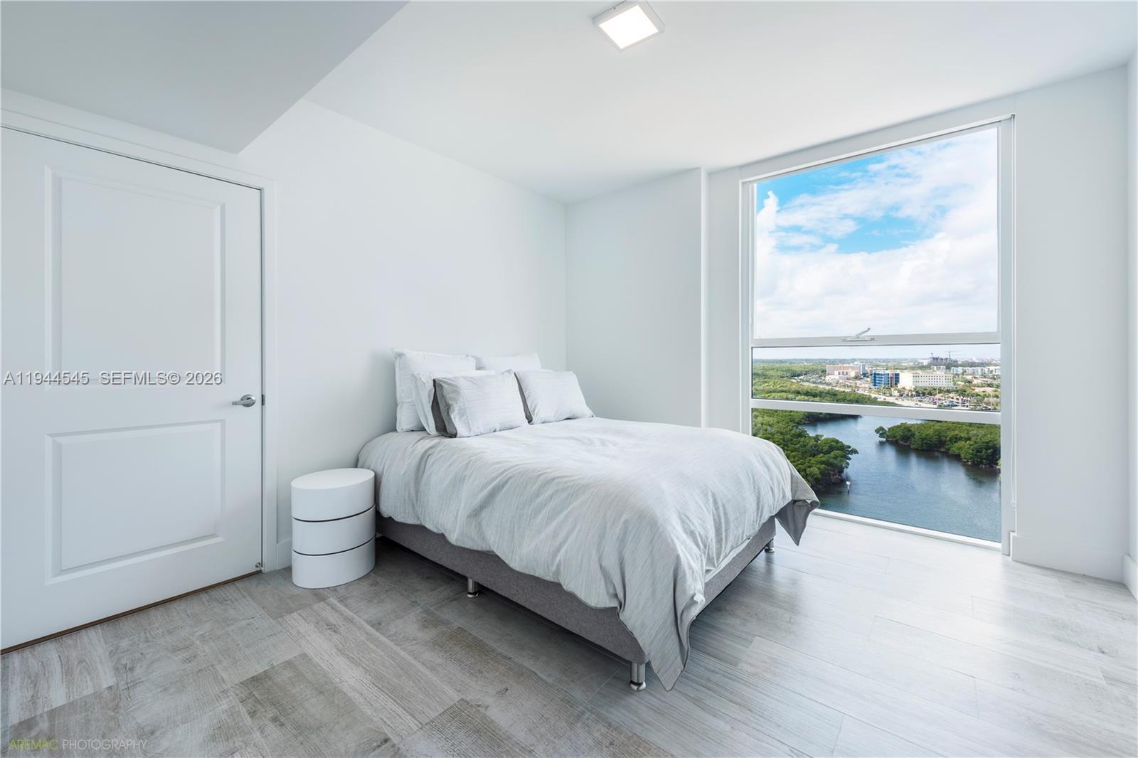 400 Sunny Isles Blvd # 1801