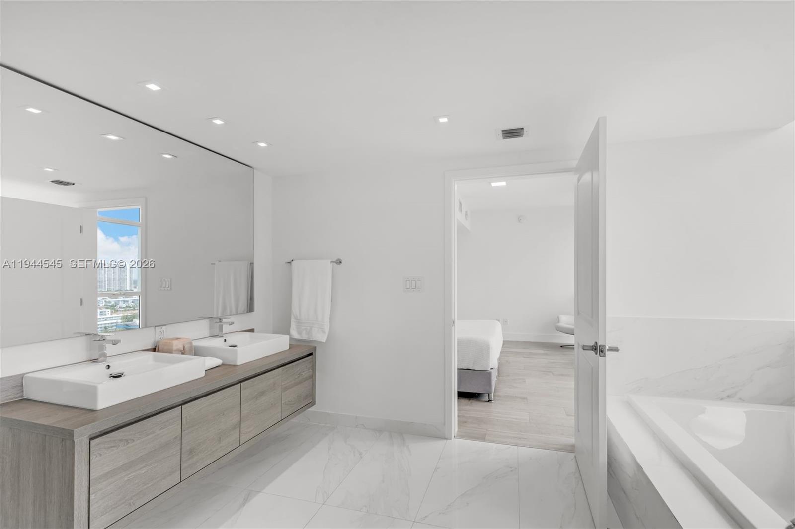 400 Sunny Isles Blvd # 1801