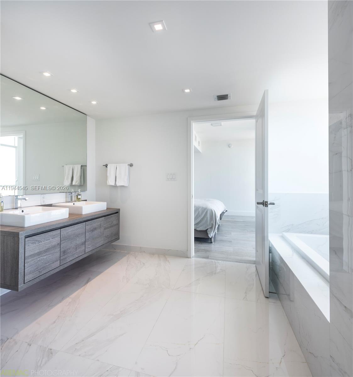 400 Sunny Isles Blvd # 1801