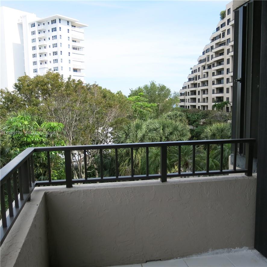 251 Crandon Blvd # 309