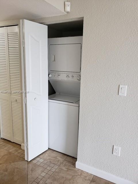 445 SW 11th St # 404