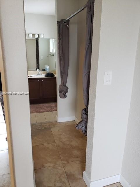 445 SW 11th St # 404