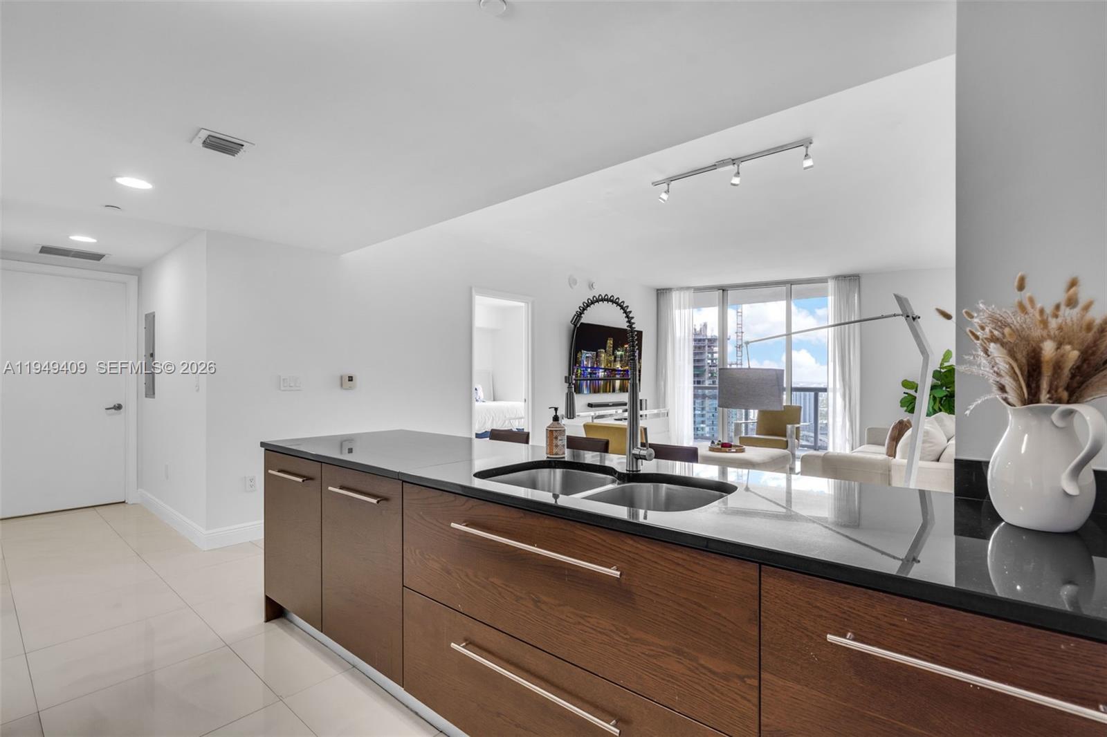 465 Brickell Ave # 4006