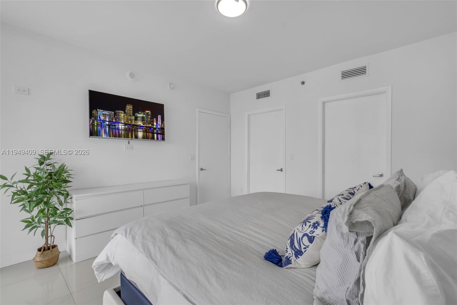 465 Brickell Ave # 4006