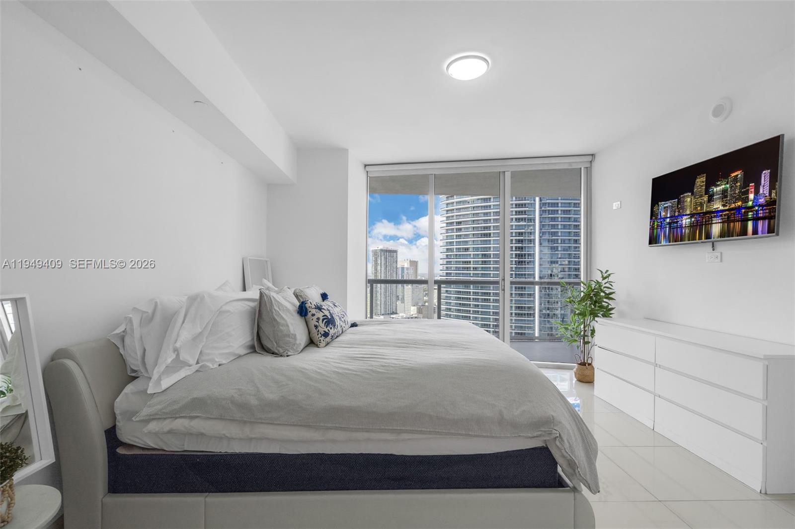 465 Brickell Ave # 4006