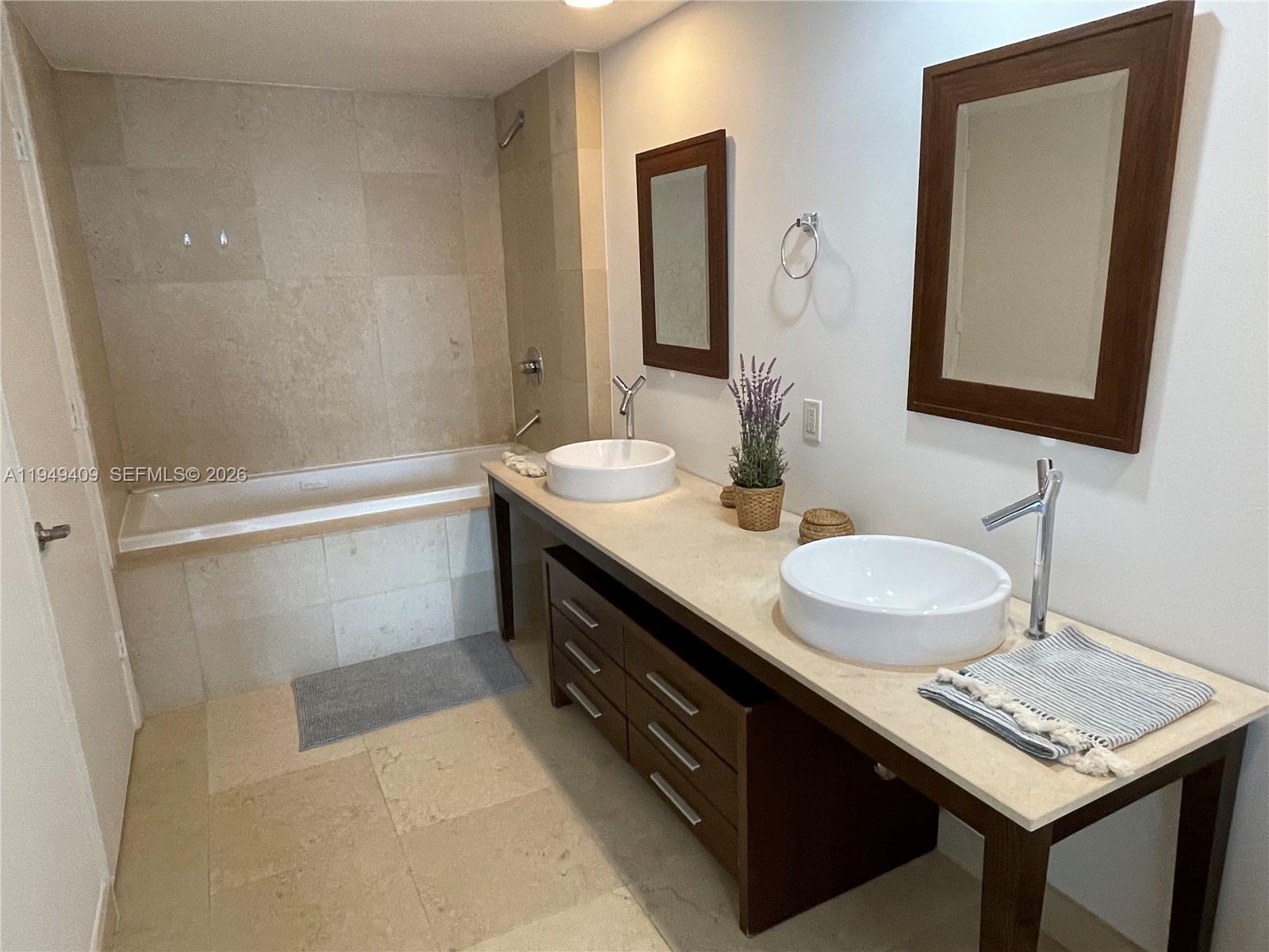 465 Brickell Ave # 4006