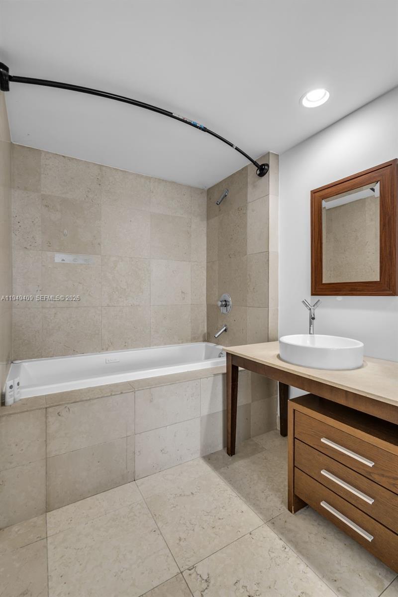 465 Brickell Ave # 4006