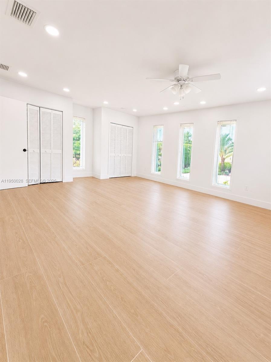 13005 Zambrana St